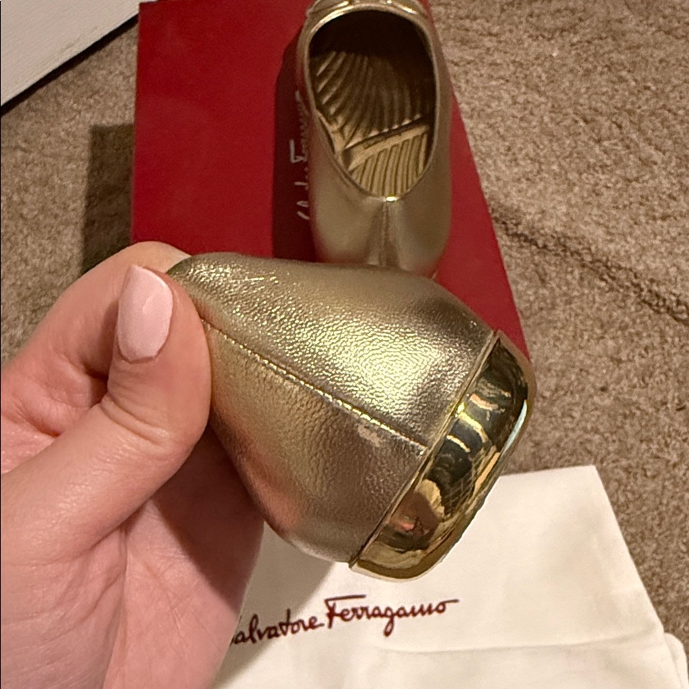 Salvatore Ferragamo Gold Flats - Picture 5 of 7